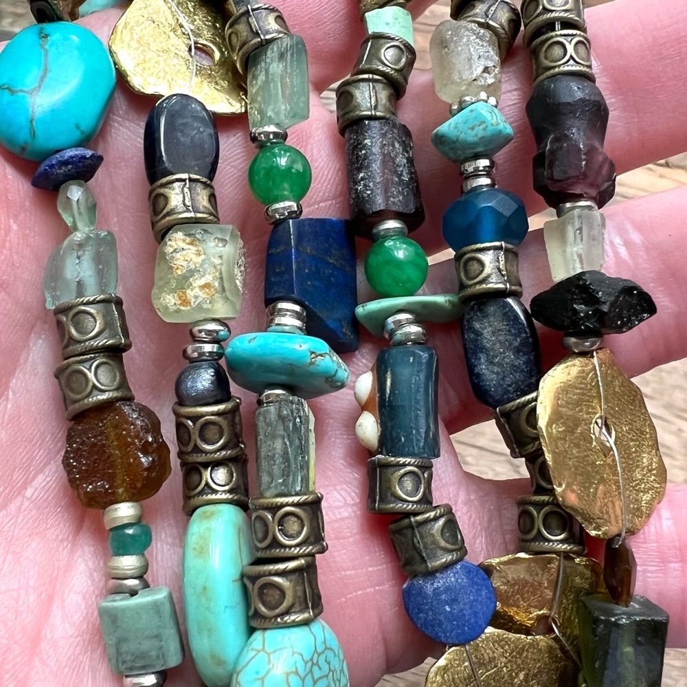 Long strand of new and vintage beads - Picture 3 of 4